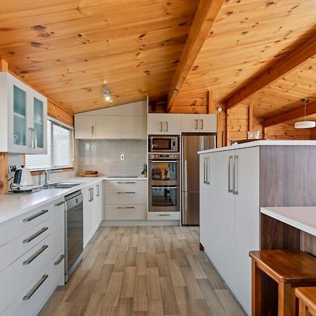 Oceanside Bach - Mount Maunganui Holiday Home Exteriör bild