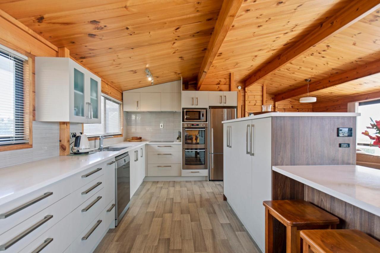 Oceanside Bach - Mount Maunganui Holiday Home Exteriör bild