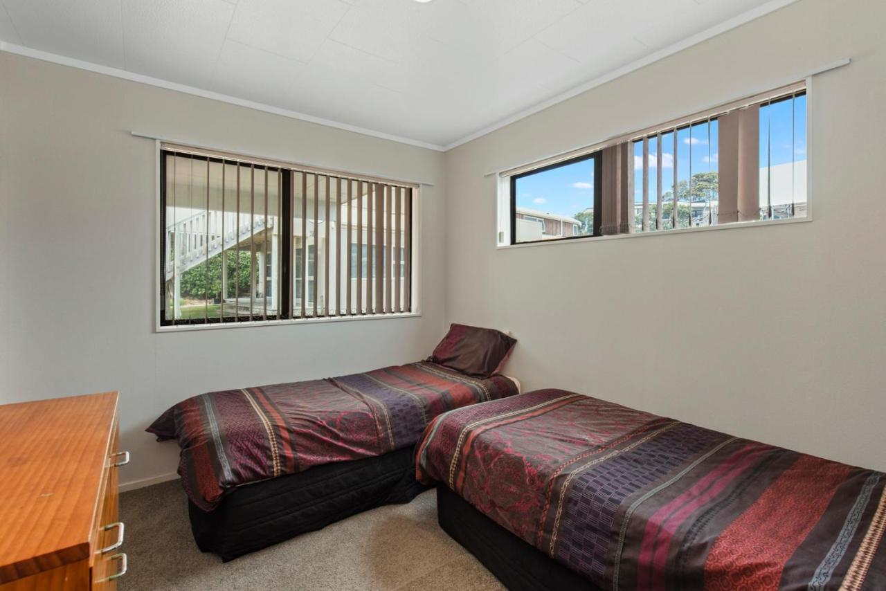 Oceanside Bach - Mount Maunganui Holiday Home Exteriör bild