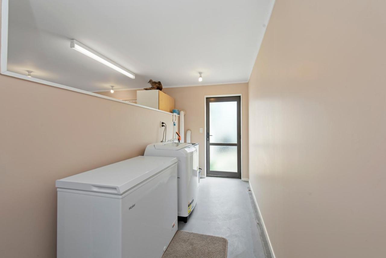 Oceanside Bach - Mount Maunganui Holiday Home Exteriör bild