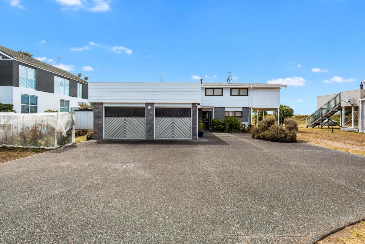 Oceanside Bach - Mount Maunganui Holiday Home Exteriör bild