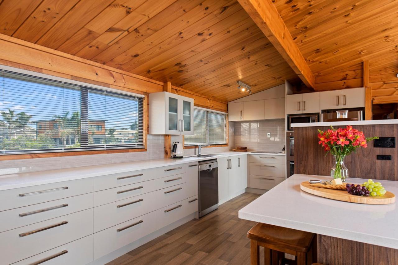 Oceanside Bach - Mount Maunganui Holiday Home Exteriör bild