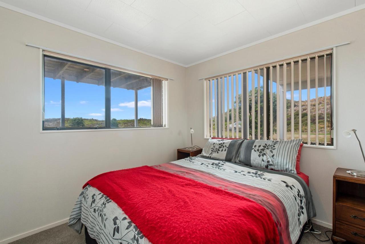 Oceanside Bach - Mount Maunganui Holiday Home Exteriör bild